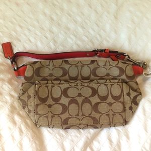 Coach handbag/baguette, original Coach pattern, geranium leather, silver hardwar